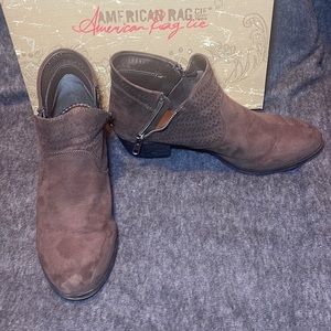 American rag boots used.